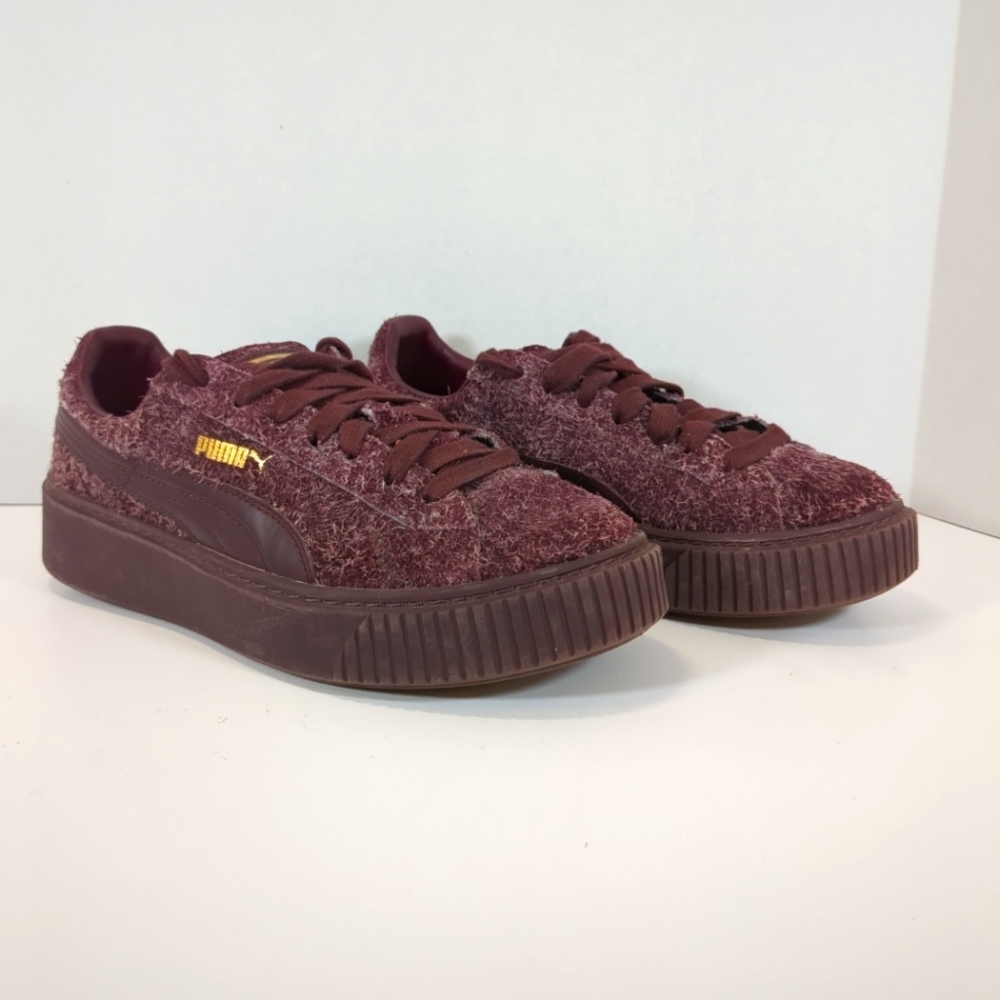Puma women's elemental fuzzy suede  purple platform sneakers, size 7